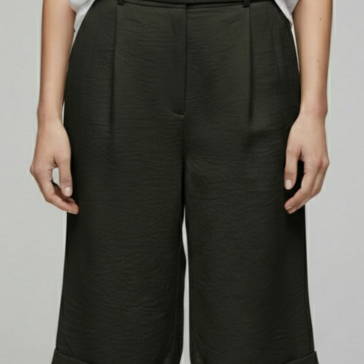 Women’s Knee Length Shorts with Belt Loops and Side Pockets