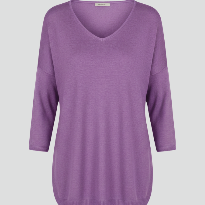 Women’s top with V neckline and elbow sleeves